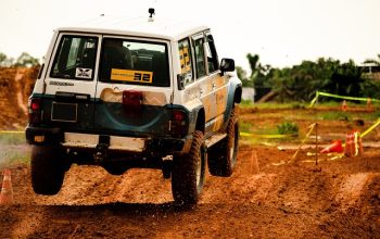4x4-truck-640x480-16118070.jpeg